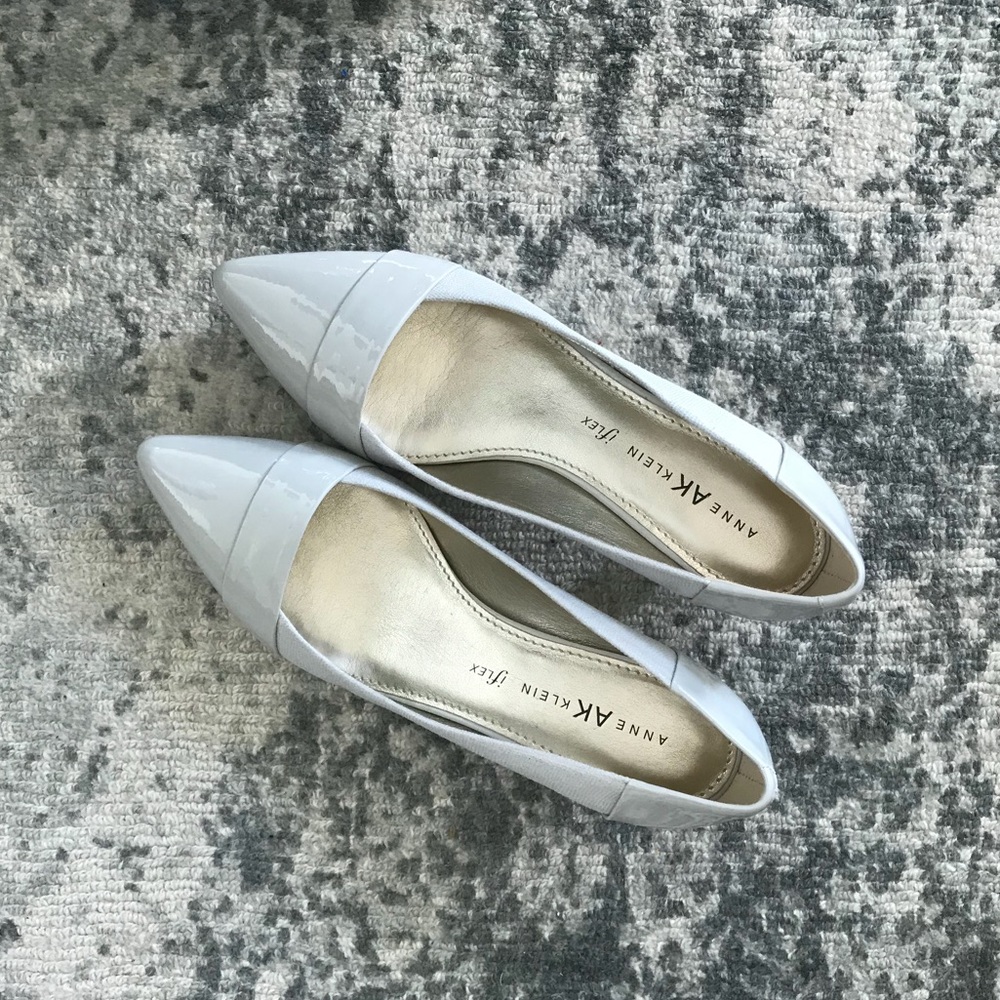 NIB ANNE KLEIN  grey pointy toe leather pumps 7